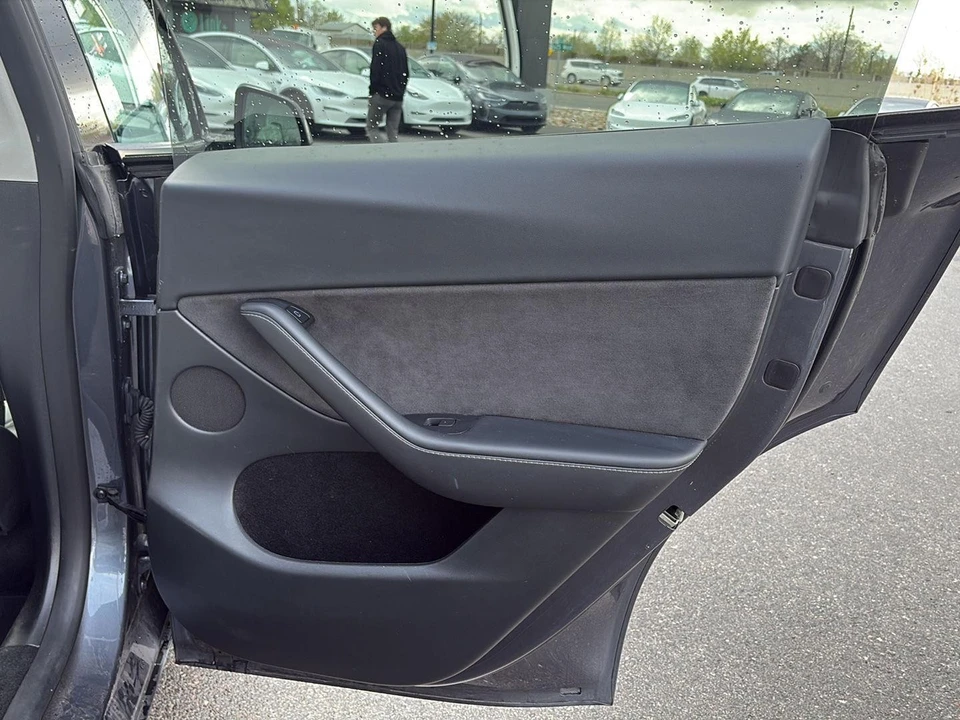 2023 Tesla Model Y Performance - Image 18 of 21
