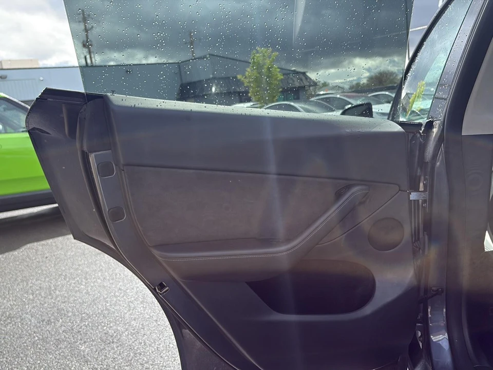 2023 Tesla Model Y Performance - Image 14 of 21