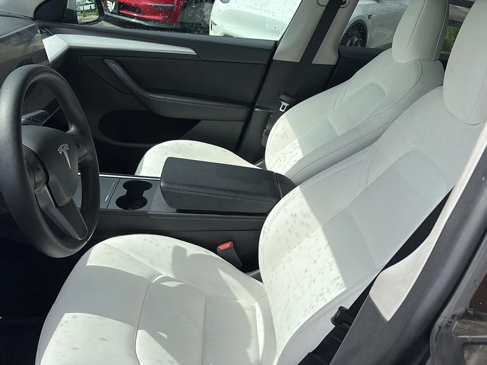 2023 Tesla Model Y Performance - Image 13 of 21