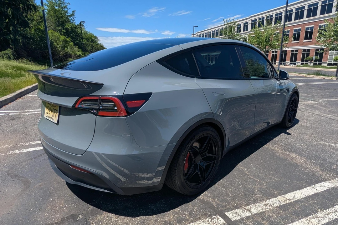 2023 Tesla Model Y Performance - Image 4 of 31