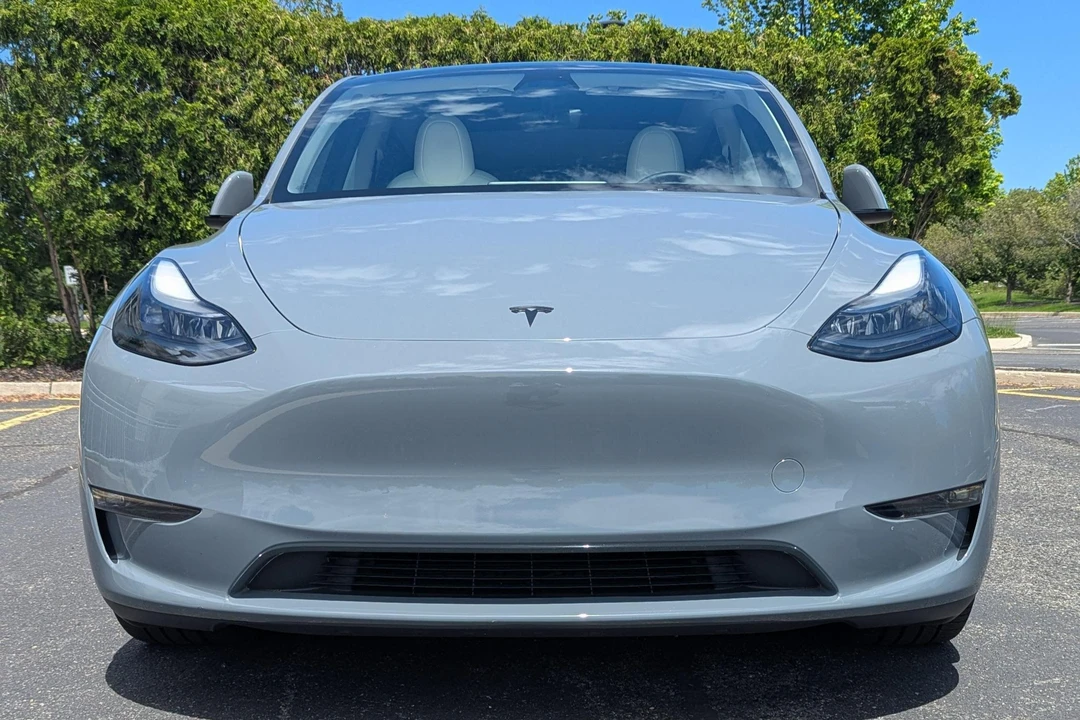 2023 Tesla Model Y Performance - Image 2 of 31