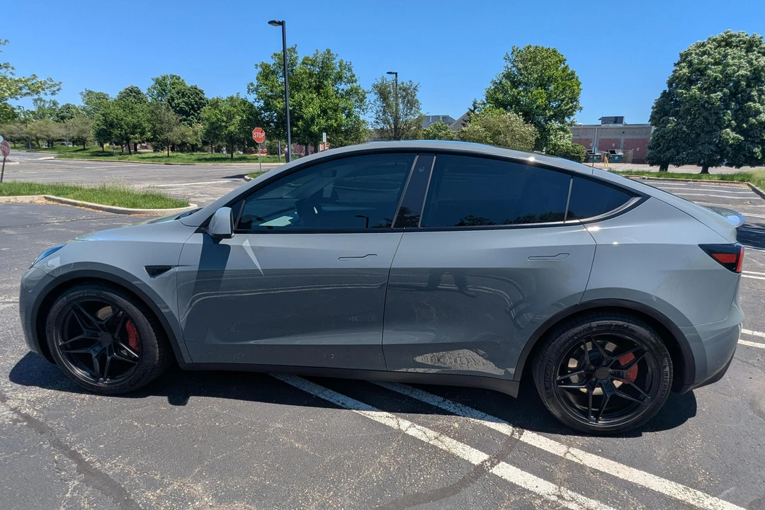 2023 Tesla Model Y Performance - Image 3 of 31