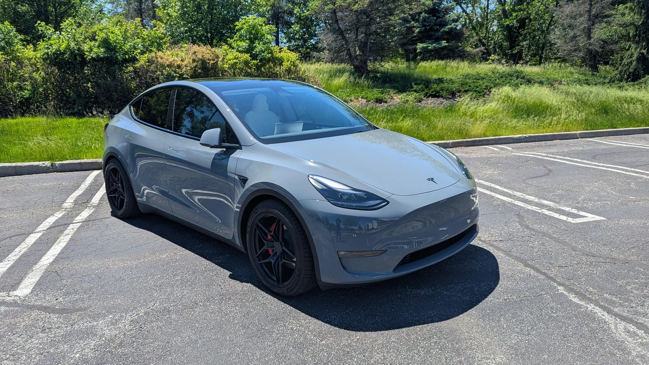 2023 Tesla Model Y Performance - Image 19 of 31