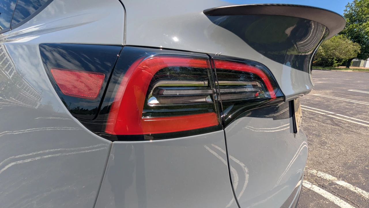 2023 Tesla Model Y Performance - Image 26 of 31