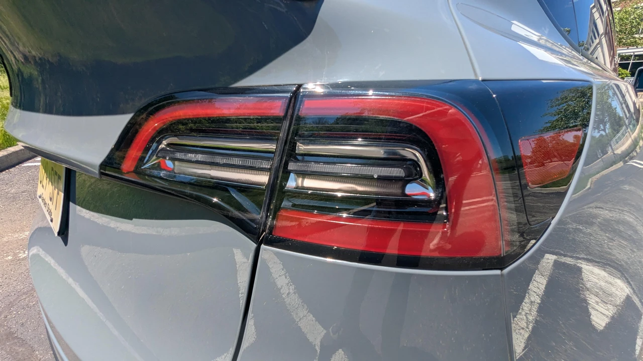 2023 Tesla Model Y Performance - Image 28 of 31