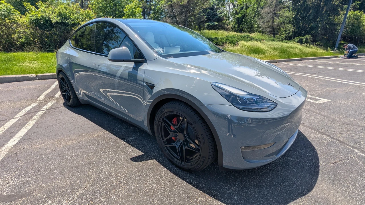 2023 Tesla Model Y Performance - Image 17 of 31