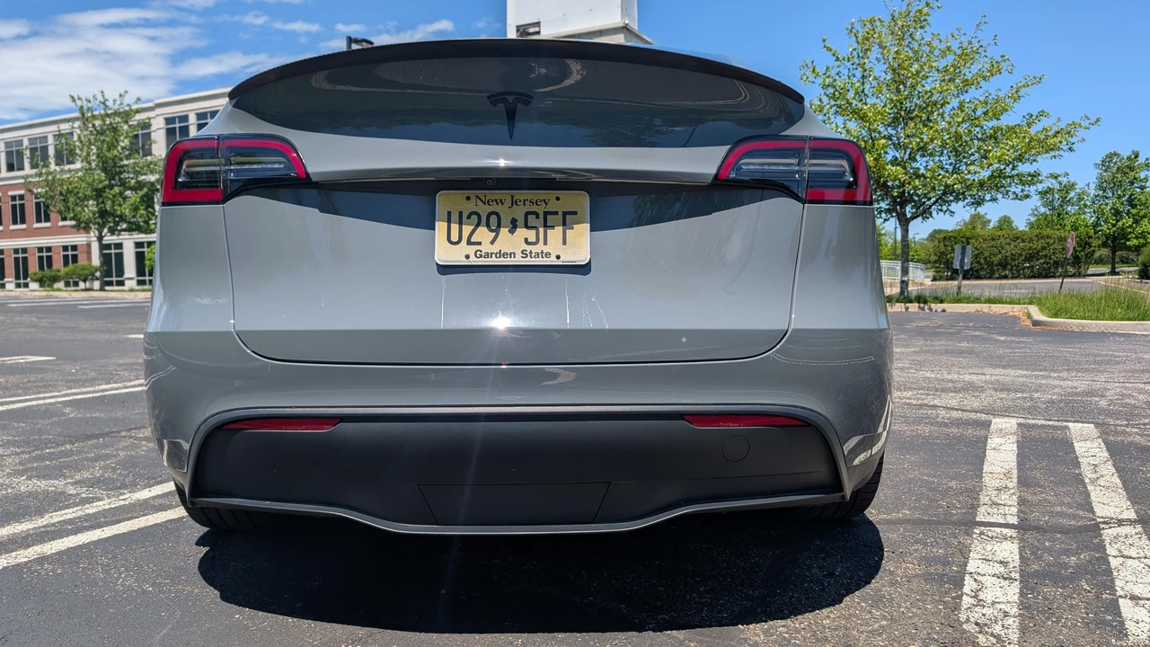 2023 Tesla Model Y Performance - Image 10 of 31