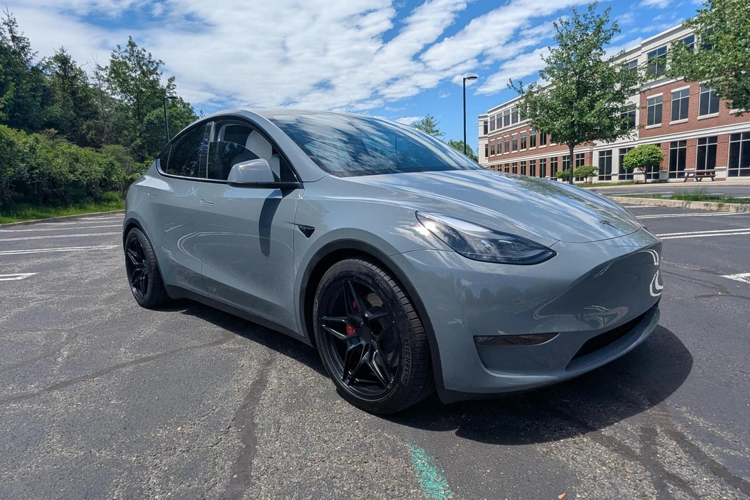 2023 Tesla Model Y Performance - Image 18 of 31