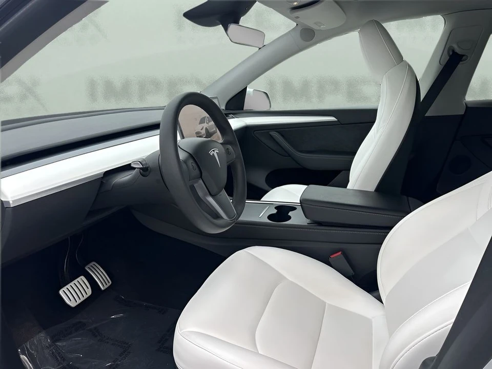 2023 Tesla Model Y Performance - Image 9 of 12