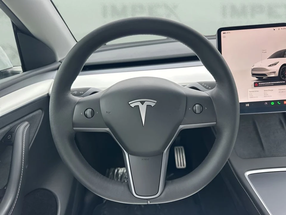 2023 Tesla Model Y Performance - Image 15 of 21