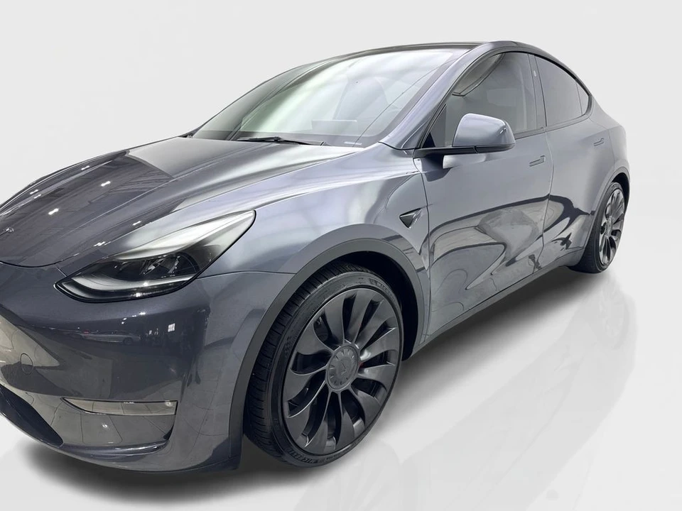 2023 Tesla Model Y Performance - Image 11 of 21