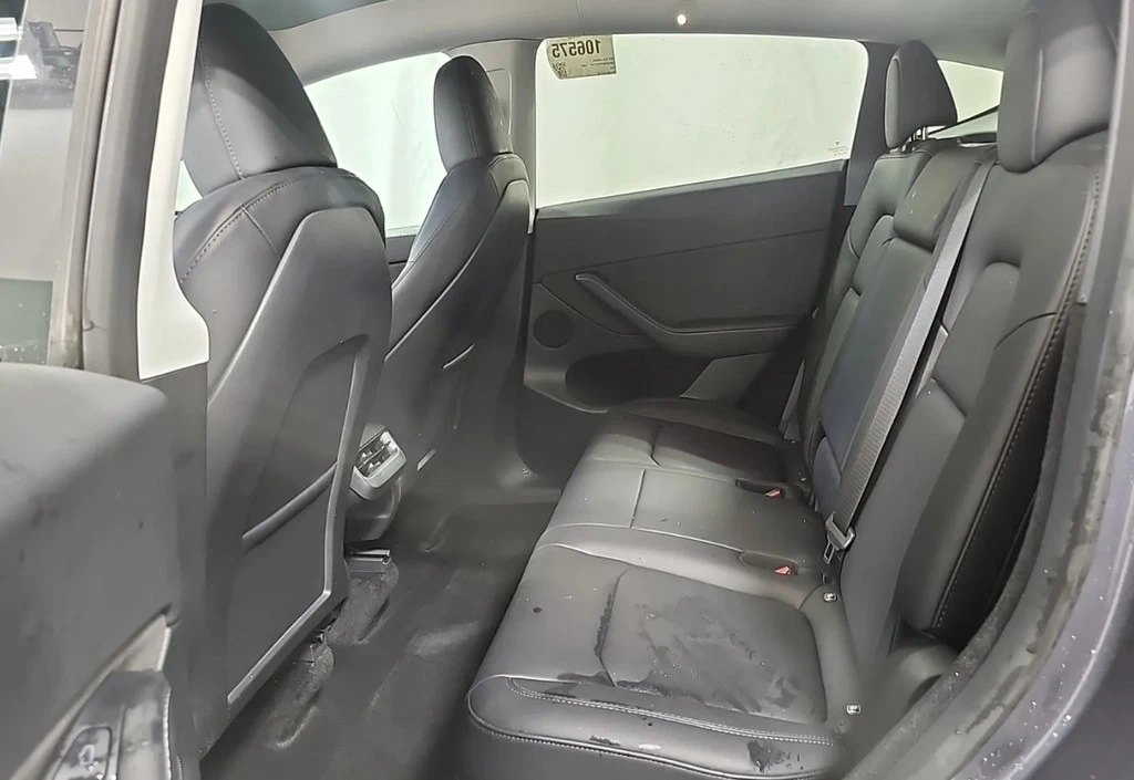 2023 Tesla Model Y Performance - Image 8 of 10