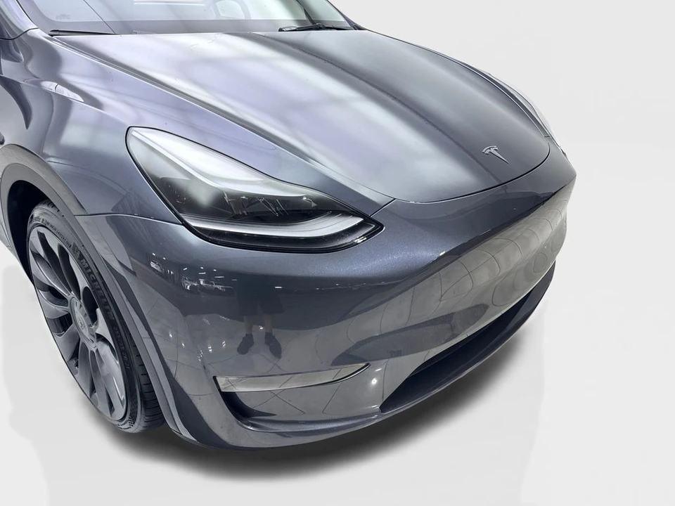 2023 Tesla Model Y Performance - Image 17 of 21