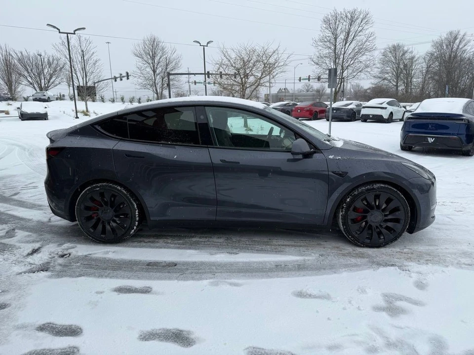 2023 Tesla Model Y Performance - Image 3 of 5