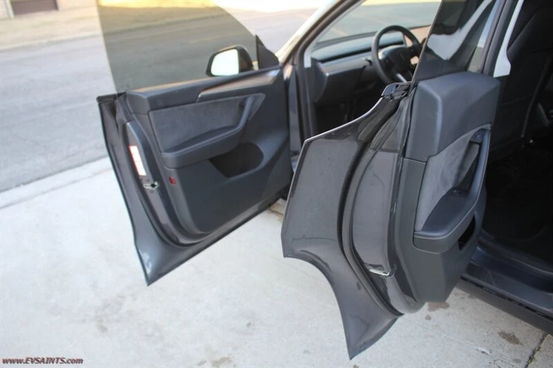 2023 Tesla Model Y Performance - Image 10 of 20
