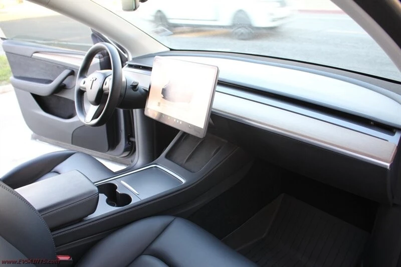 2023 Tesla Model Y Performance - Image 16 of 20