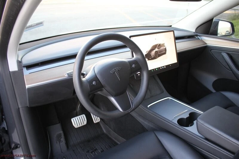 2023 Tesla Model Y Performance - Image 13 of 20