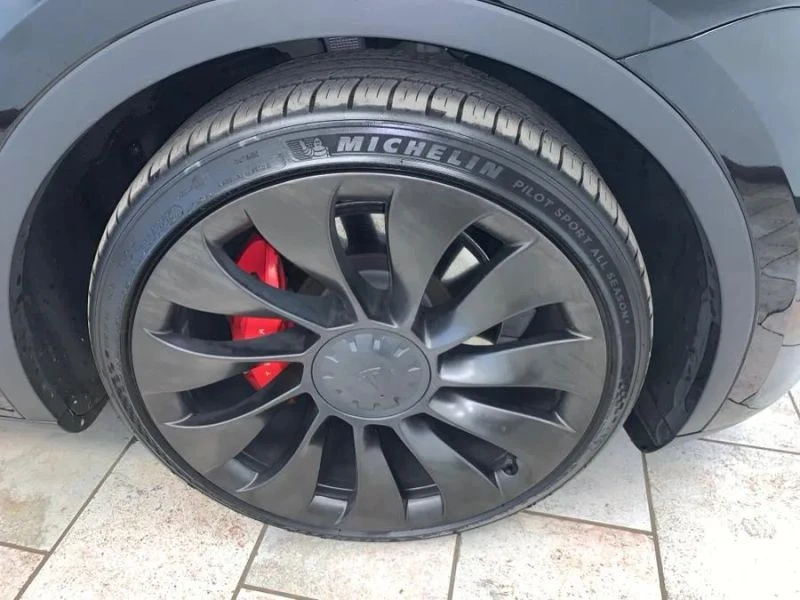 2023 Tesla Model Y Performance - Image 9 of 12