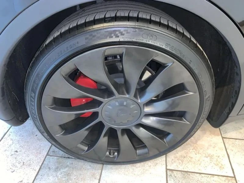 2023 Tesla Model Y Performance - Image 10 of 12