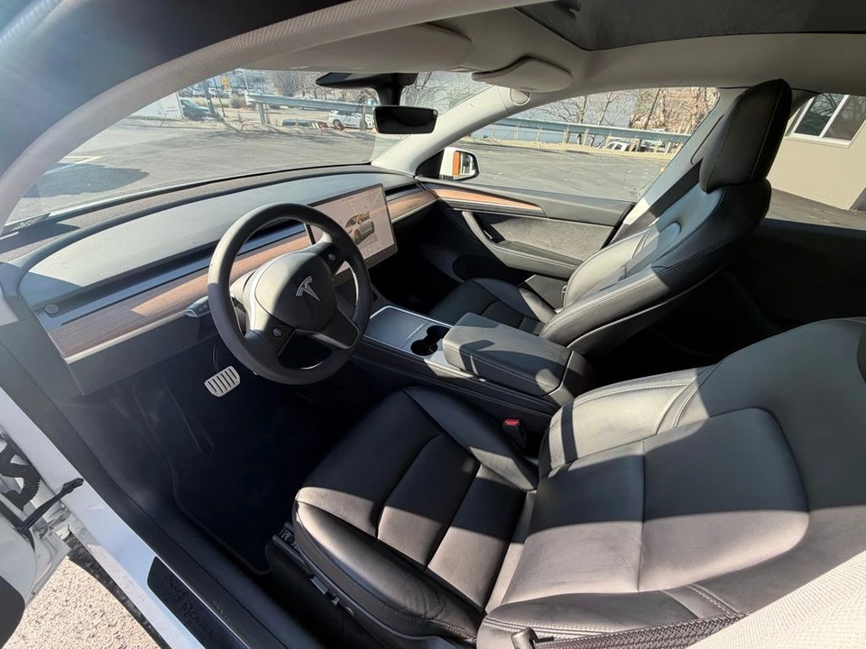 2023 Tesla Model Y Performance - Image 8 of 18