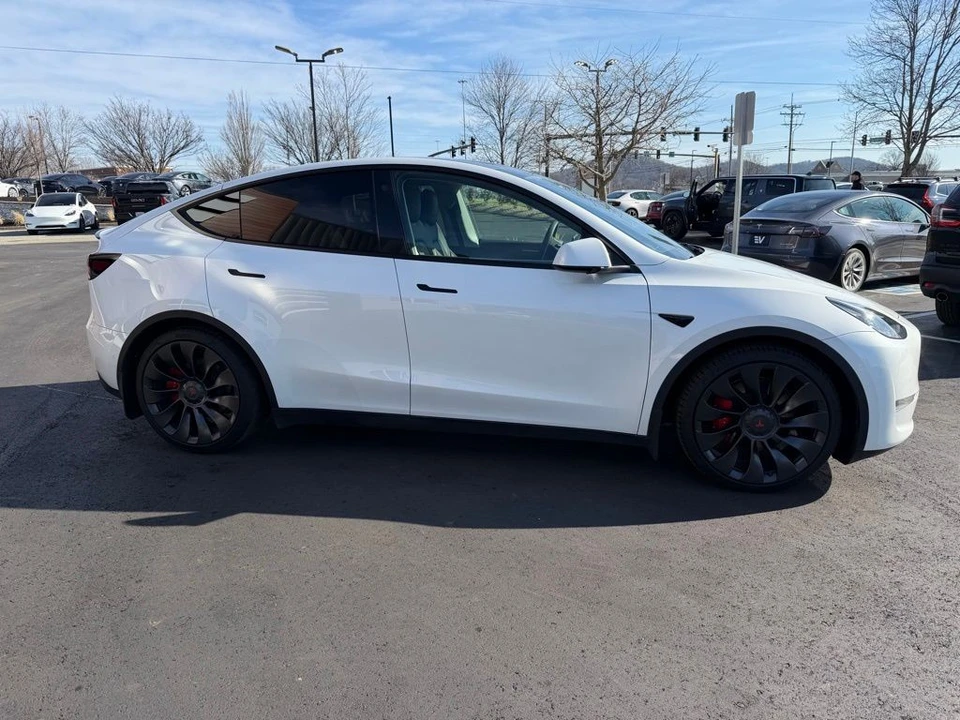 2023 Tesla Model Y Performance - Image 3 of 18