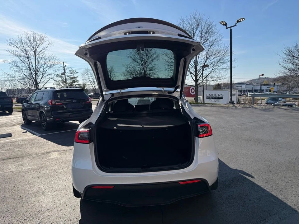2023 Tesla Model Y Performance - Image 6 of 18