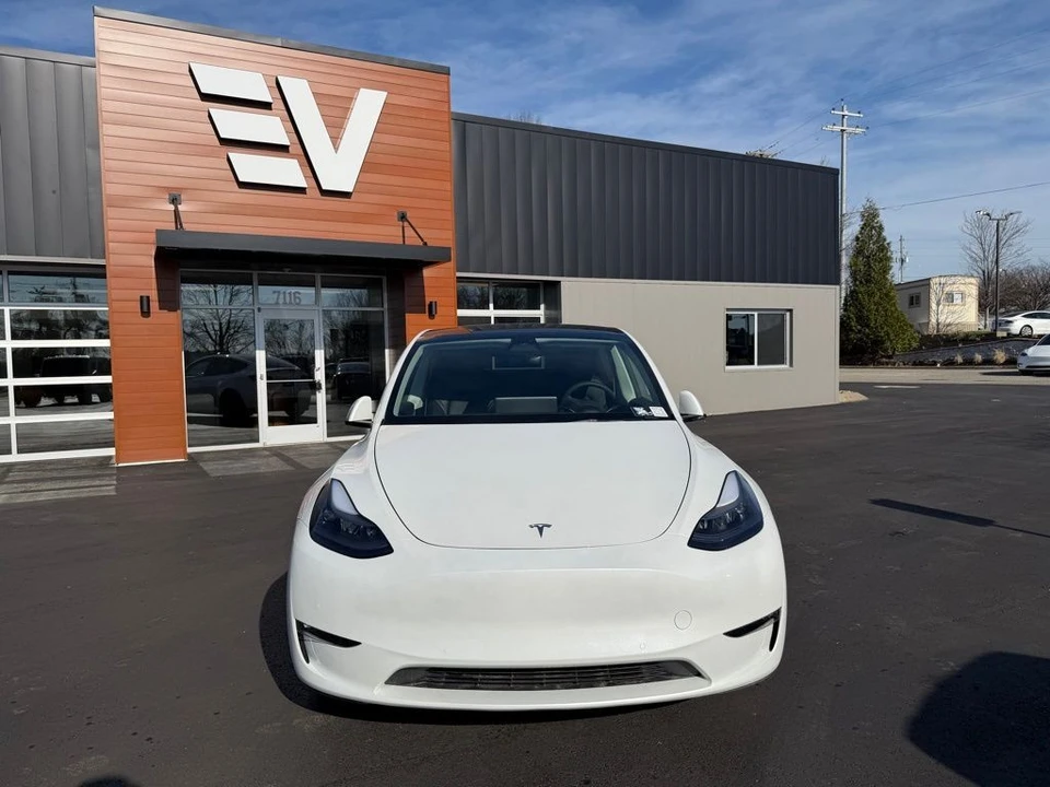2023 Tesla Model Y Performance - Image 2 of 18