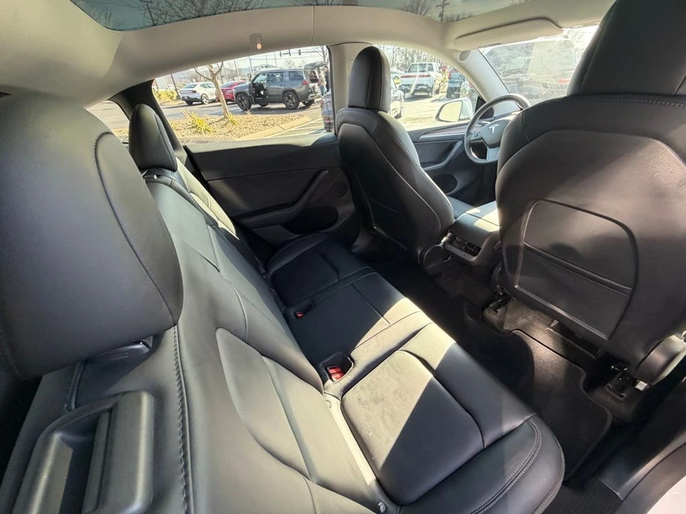 2023 Tesla Model Y Performance - Image 16 of 18