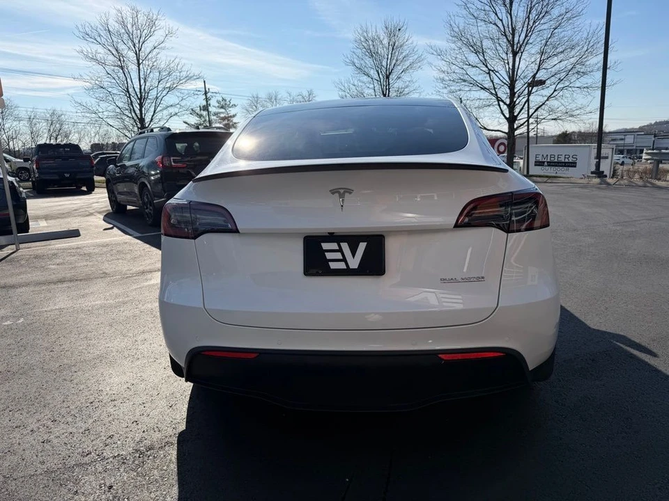 2023 Tesla Model Y Performance - Image 5 of 18