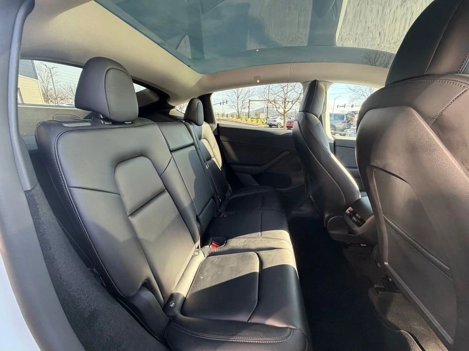 2023 Tesla Model Y Performance - Image 17 of 18