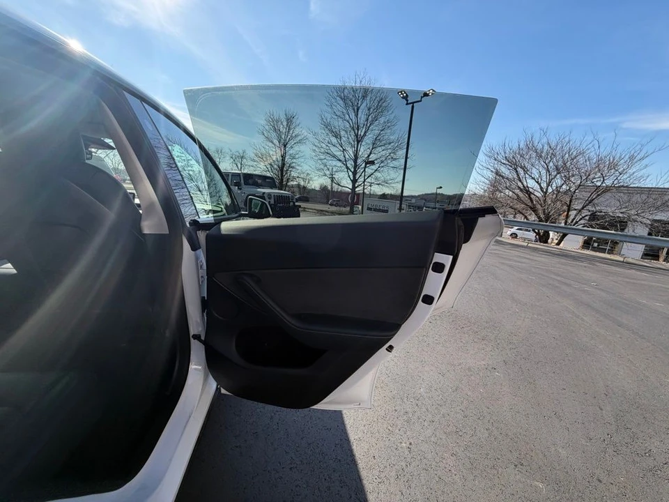 2023 Tesla Model Y Performance - Image 15 of 18