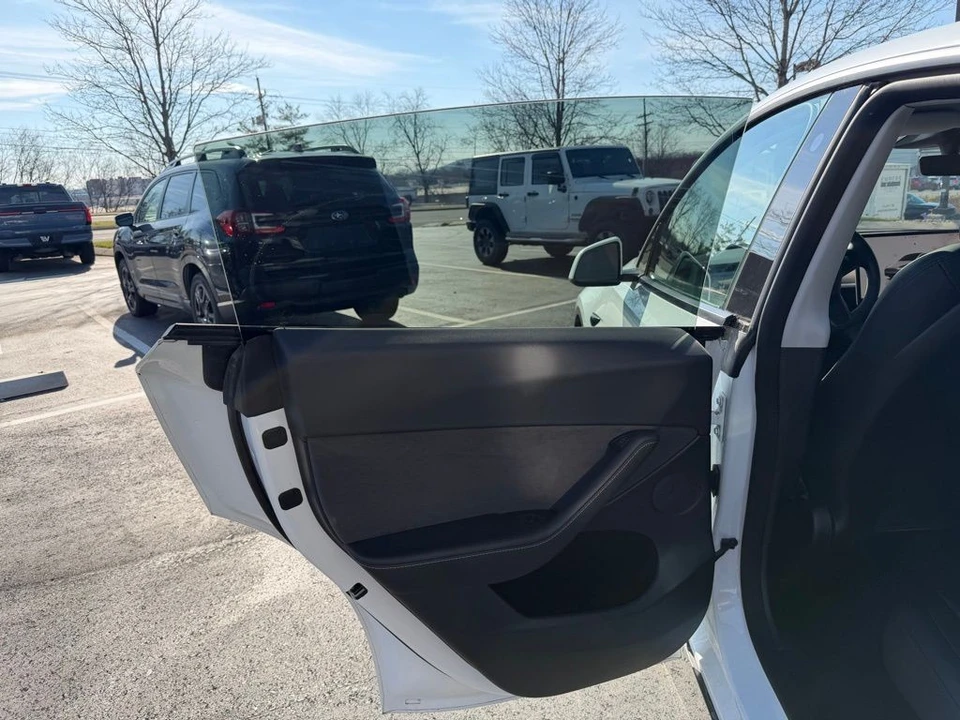 2023 Tesla Model Y Performance - Image 10 of 18