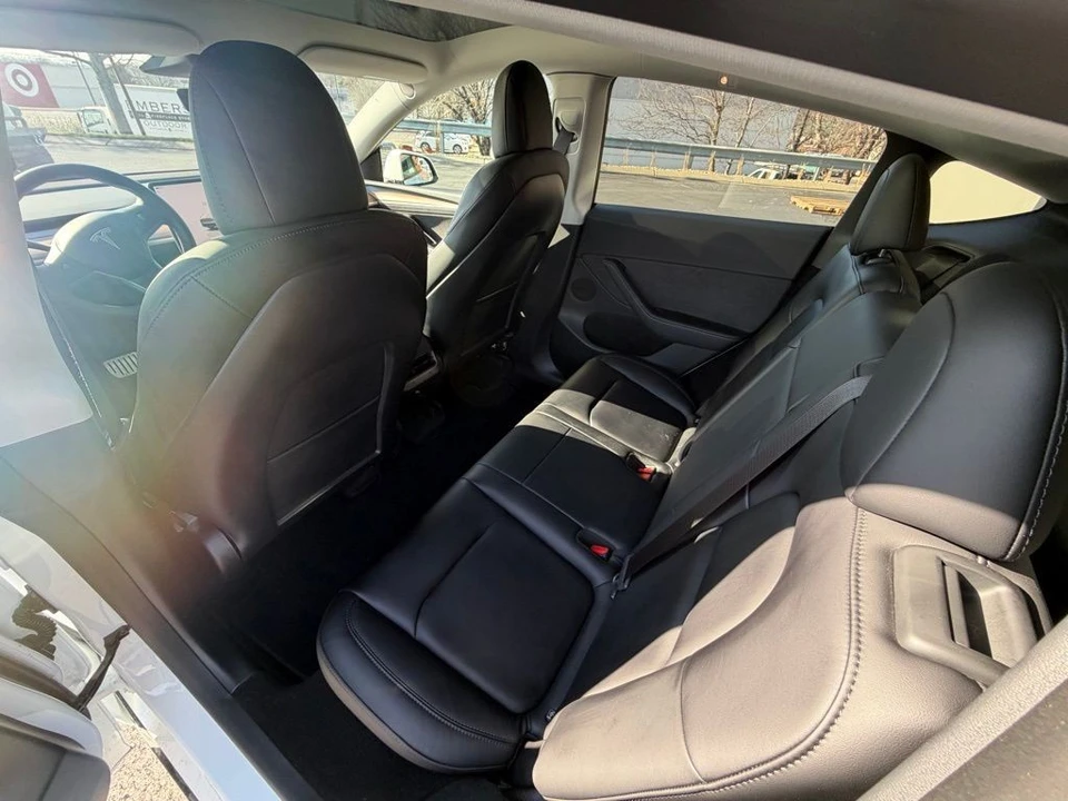 2023 Tesla Model Y Performance - Image 11 of 18