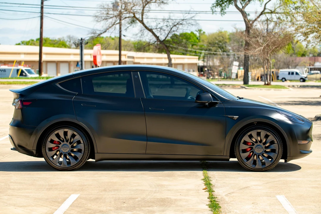 2023 Tesla Model Y Performance - Image 3 of 31
