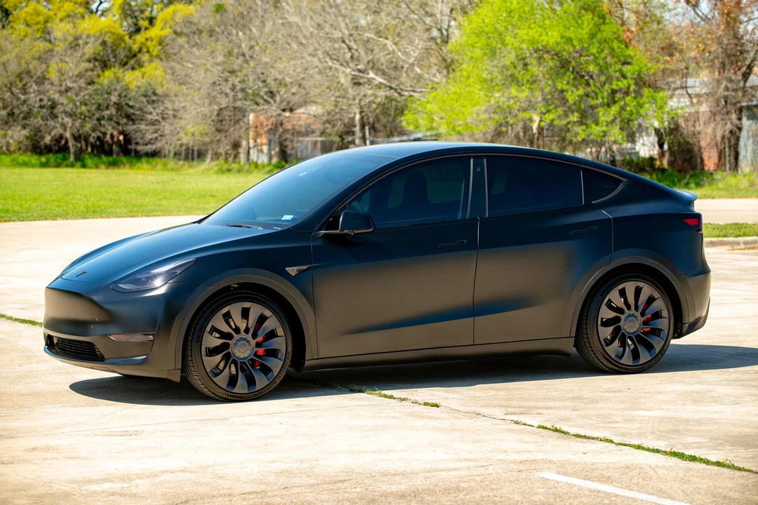 2023 Tesla Model Y Performance - Image 9 of 31