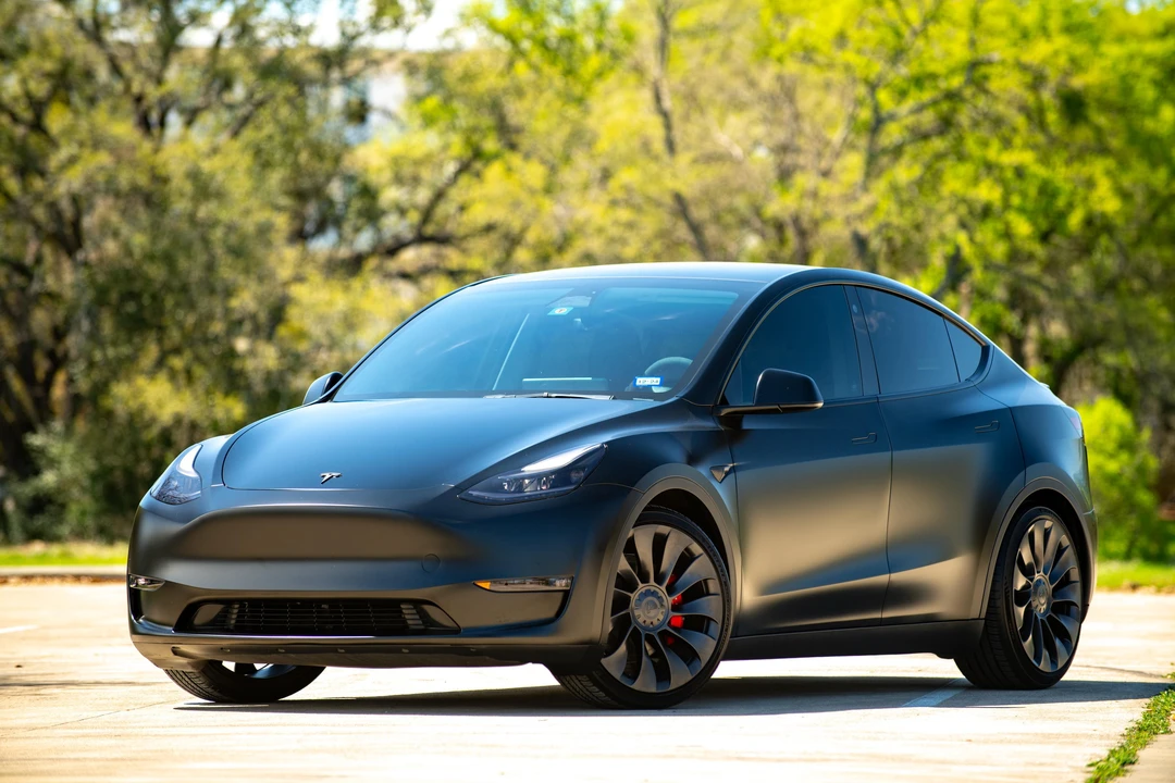 2023 Tesla Model Y Performance - Image 8 of 31