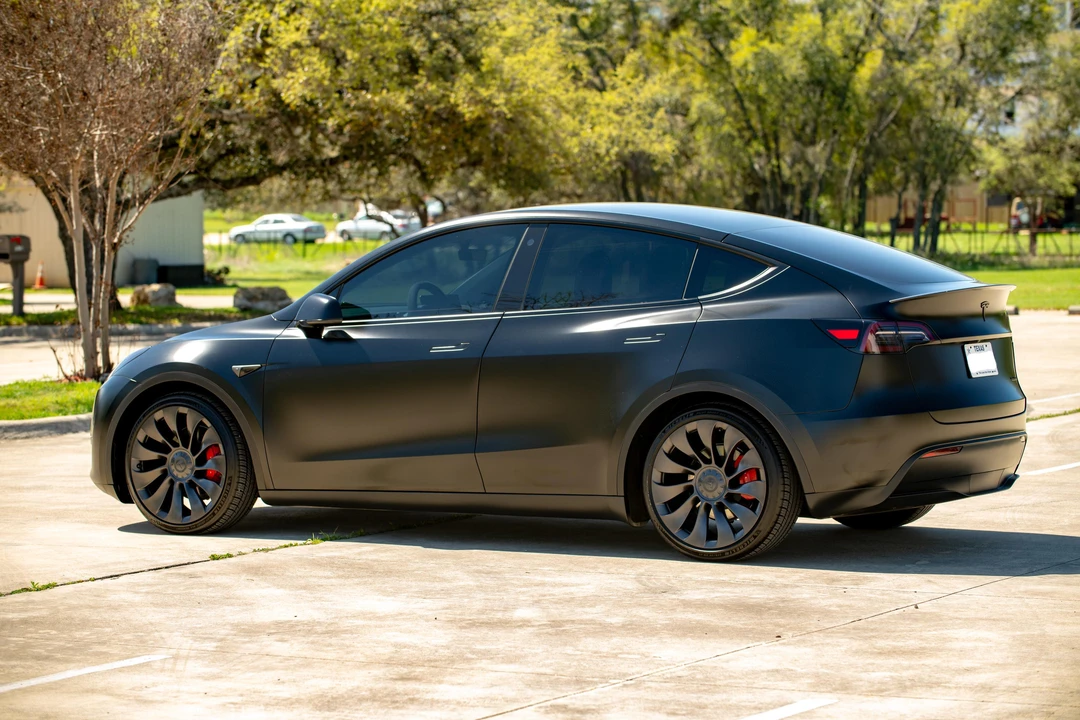 2023 Tesla Model Y Performance - Image 11 of 31