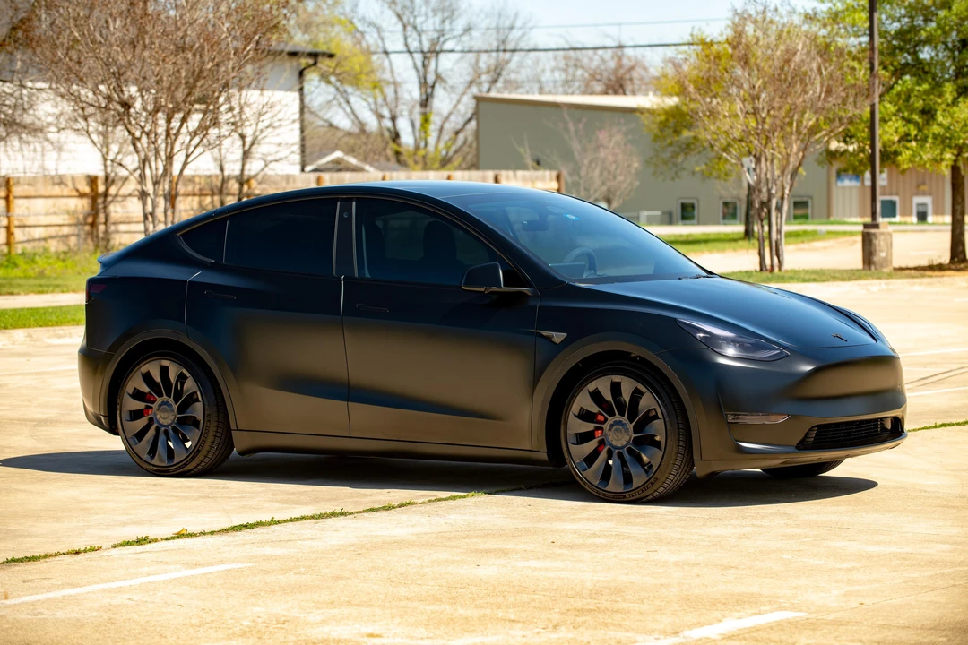 2023 Tesla Model Y Performance - Image 17 of 31