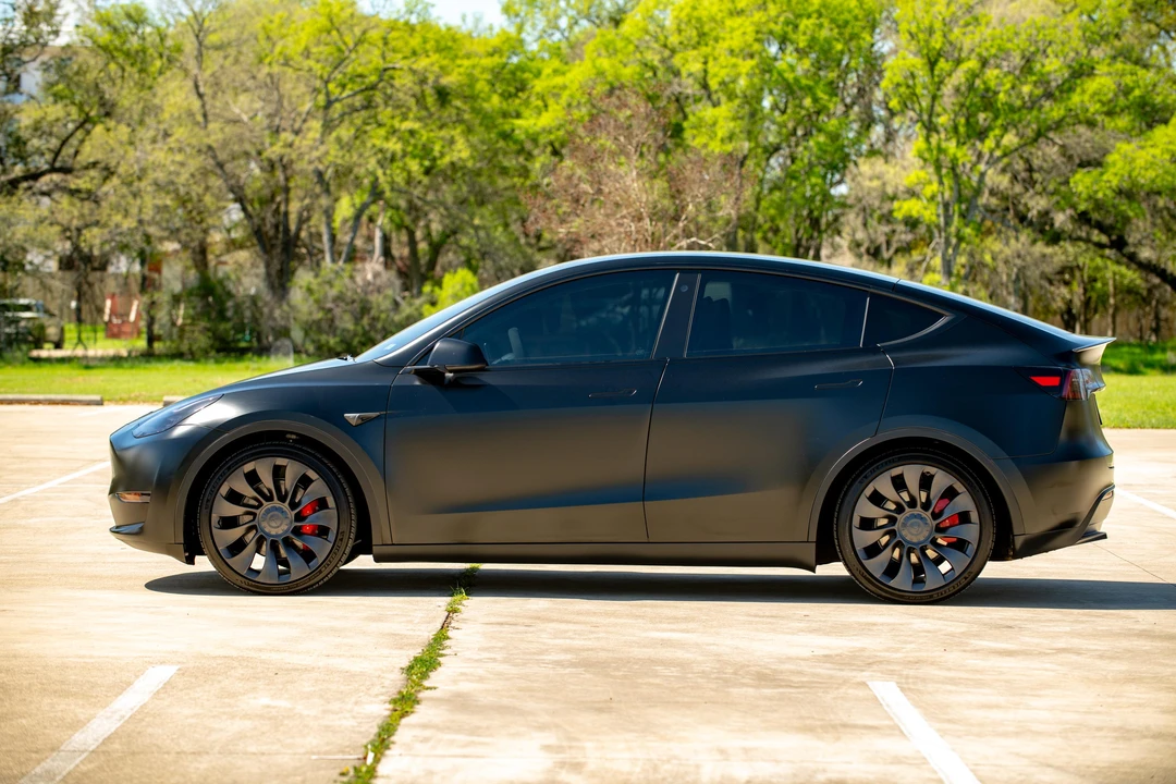2023 Tesla Model Y Performance - Image 10 of 31