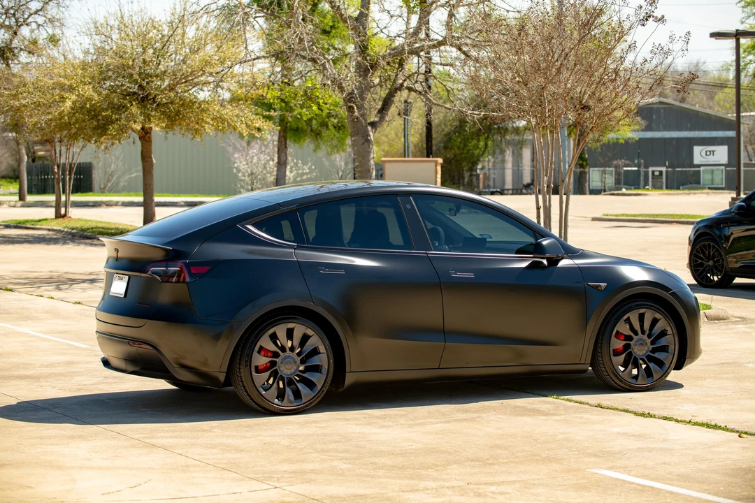 2023 Tesla Model Y Performance - Image 16 of 31