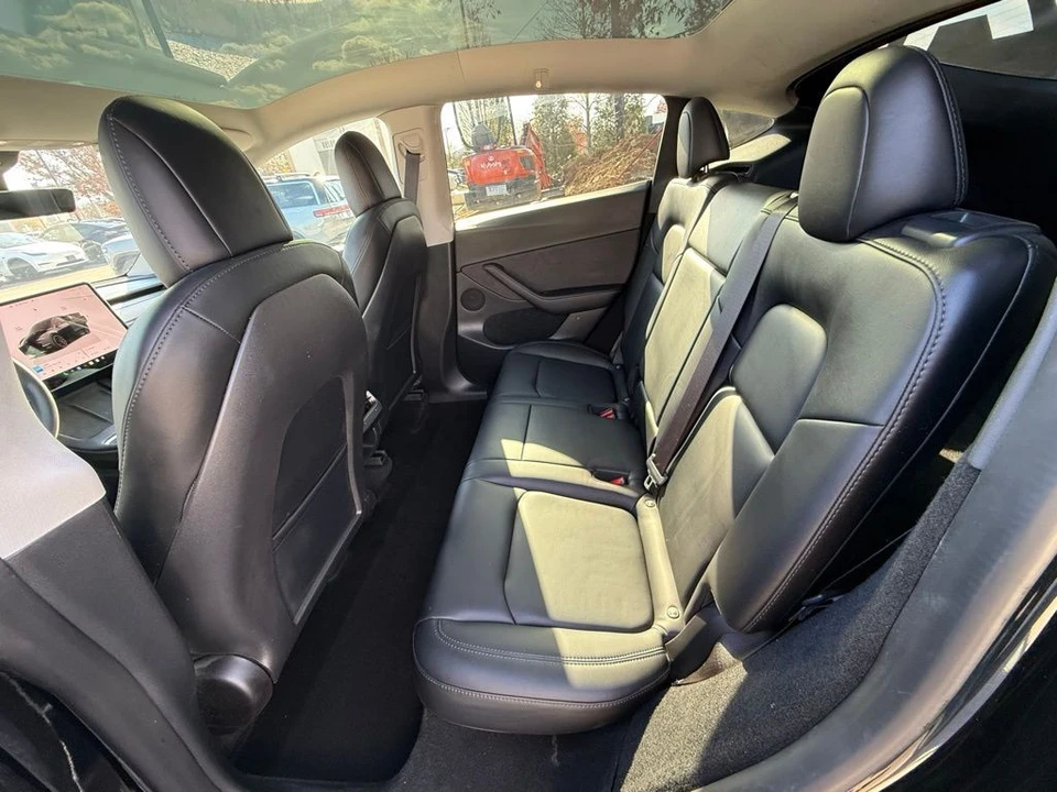 2023 Tesla Model Y Performance - Image 9 of 11