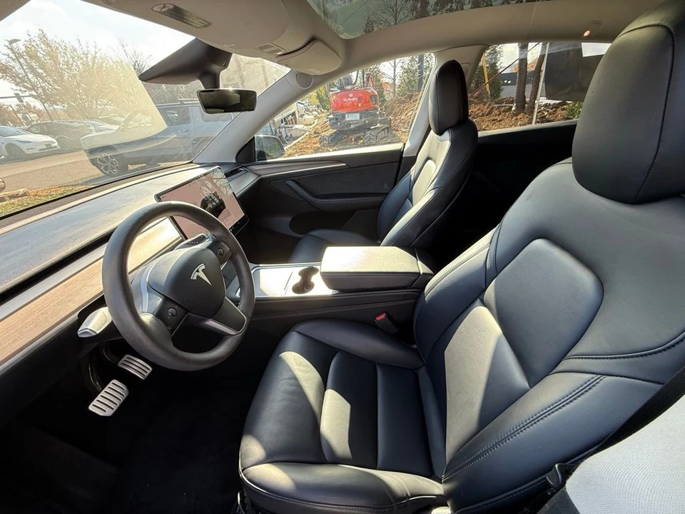 2023 Tesla Model Y Performance - Image 7 of 11