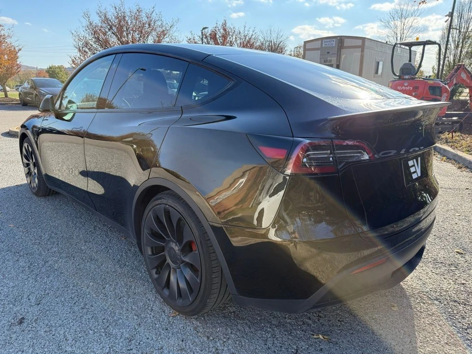 2023 Tesla Model Y Performance - Image 6 of 11