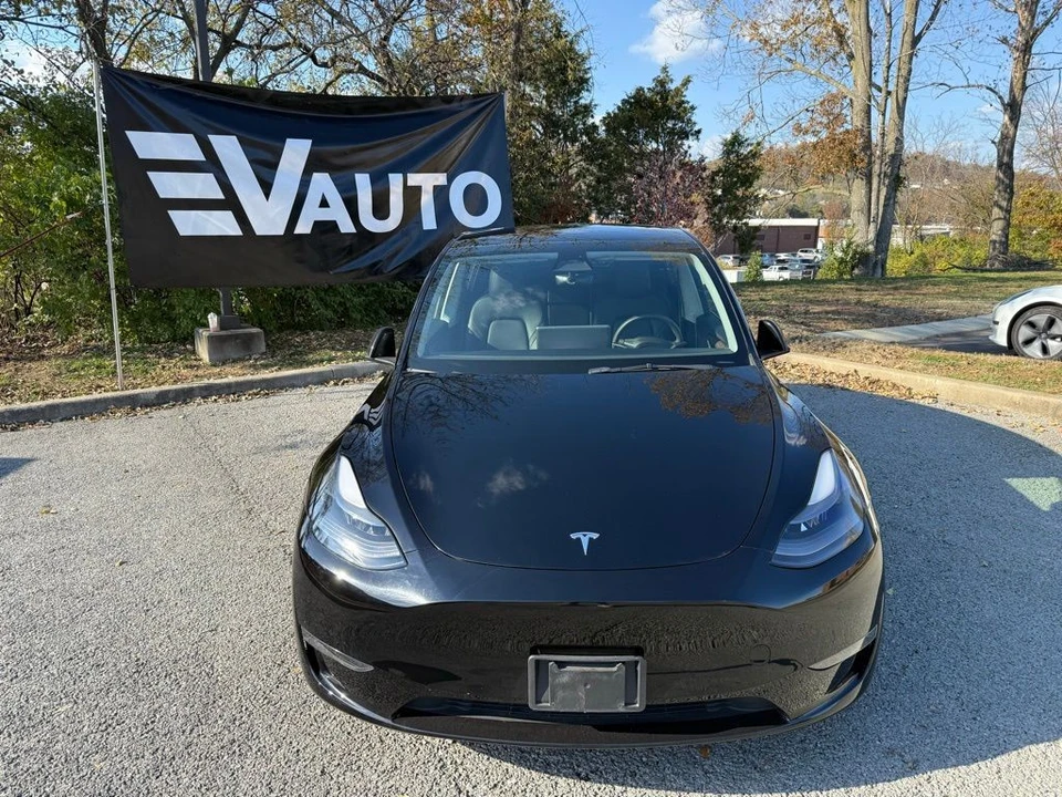 2023 Tesla Model Y Performance - Image 2 of 11