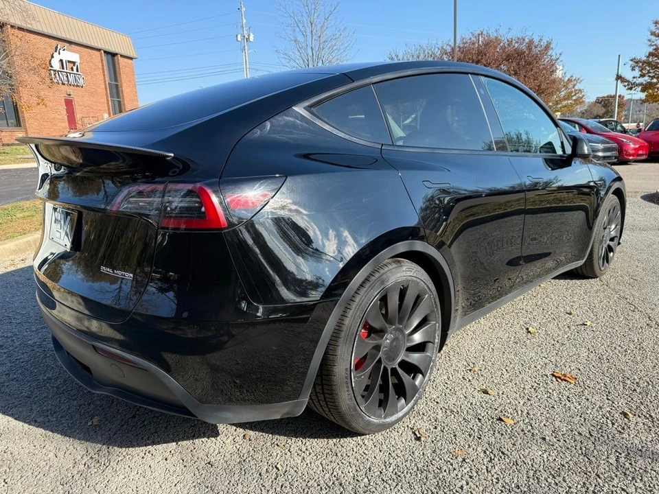 2023 Tesla Model Y Performance - Image 4 of 11