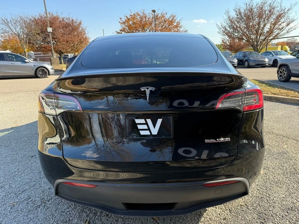 2023 Tesla Model Y Performance - Image 5 of 11