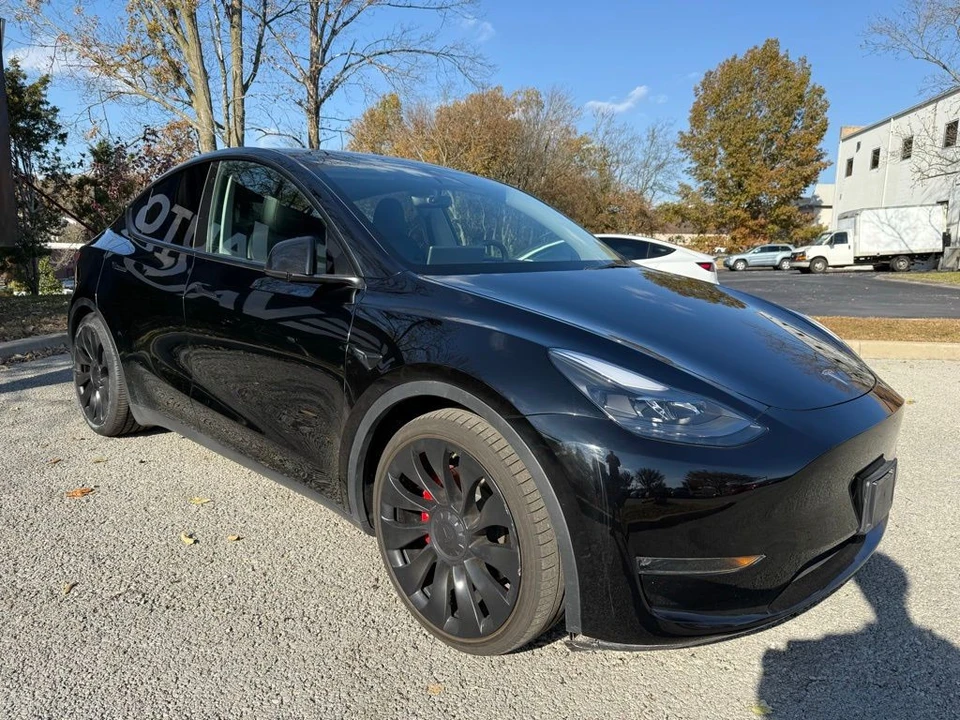 2023 Tesla Model Y Performance - Image 3 of 11