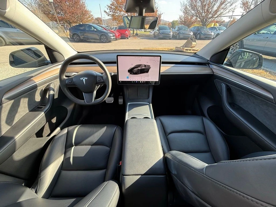 2023 Tesla Model Y Performance - Image 8 of 11