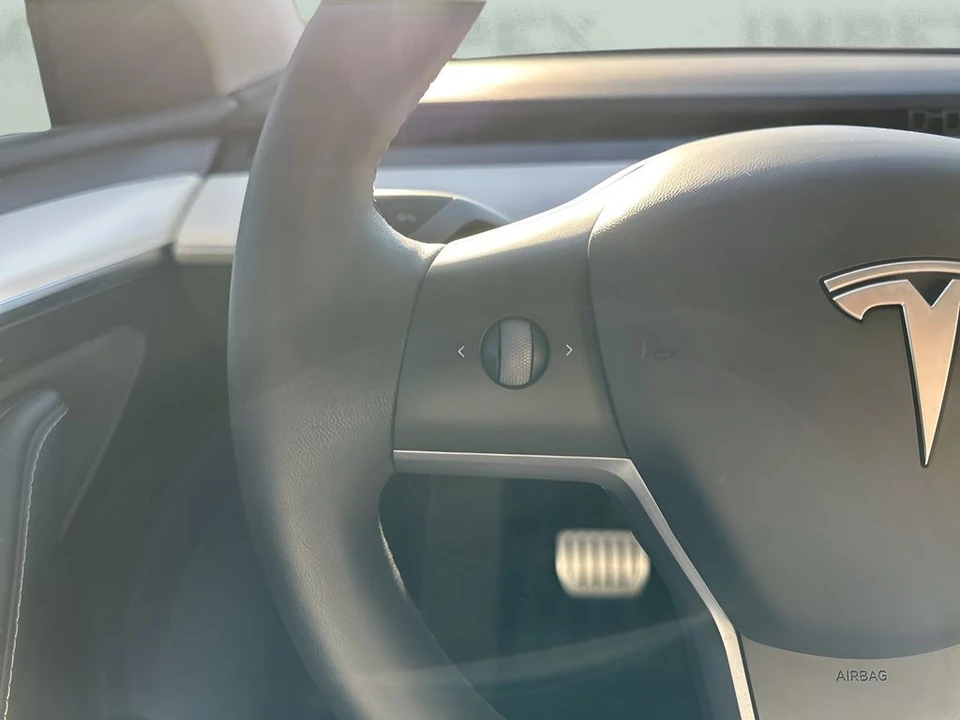 2023 Tesla Model Y Performance - Image 15 of 21