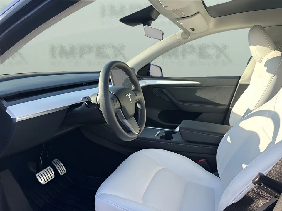 2023 Tesla Model Y Performance - Image 9 of 21